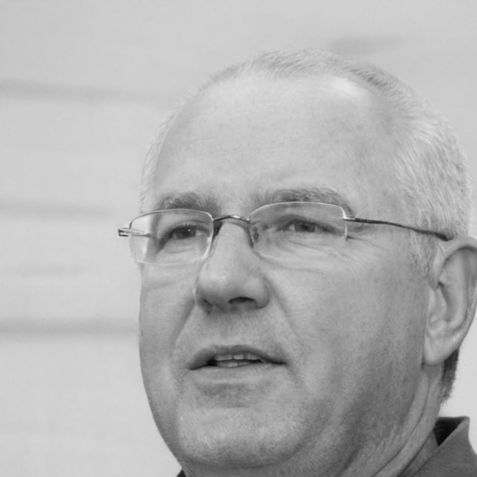 Carlos Mendoza, Director de Análisis Financiero